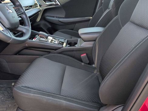 Used 2024 Mitsubishi Outlander ES image 17