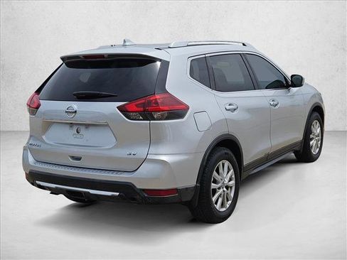 Used 2018 Nissan Rogue SV FWD image 5