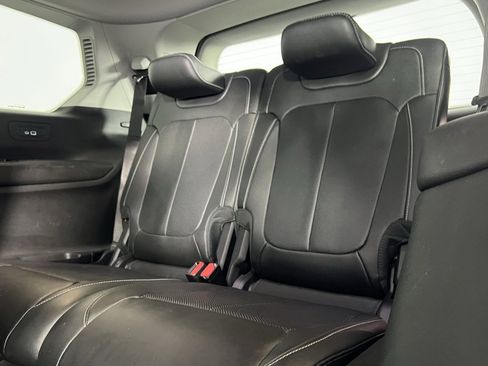 Used 2023 Jeep Grand Cherokee L Limited w/ Luxury Tech Group II image 30