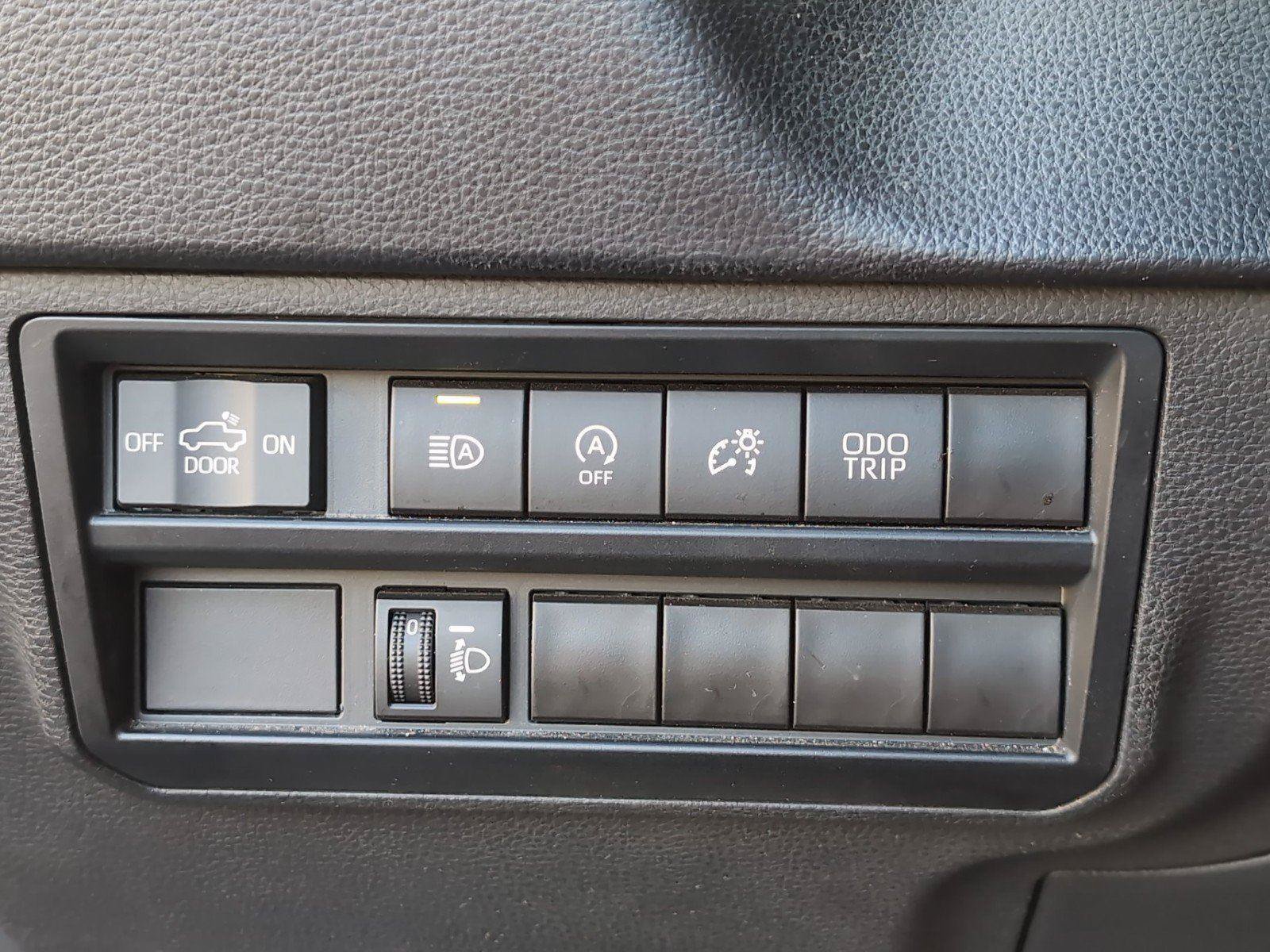 Used 2022 Toyota Tundra SR5 AWD/4WD image 32