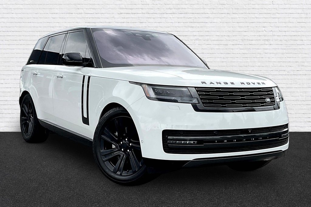 Used 2023 Land Rover Range Rover SE AWD/4WD image 3