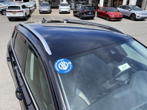Certified 2023 Volkswagen Taos SE FWD image 26