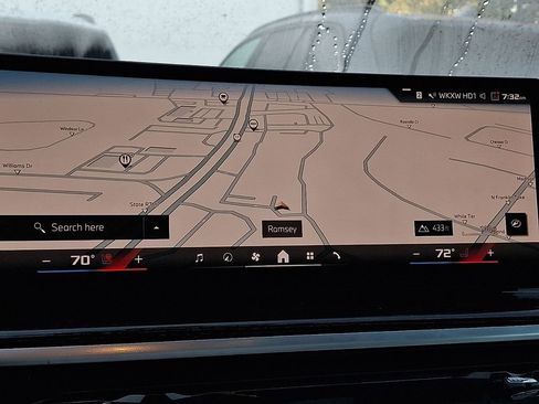 Used 2025 BMW X5 M60i w/ Climate Comfort Package image 13