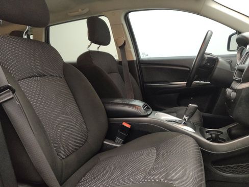 Used 2020 Dodge Journey SE w/ Blacktop Package FWD image 21