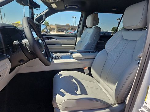 New 2025 Jeep Wagoneer 4WD image 15