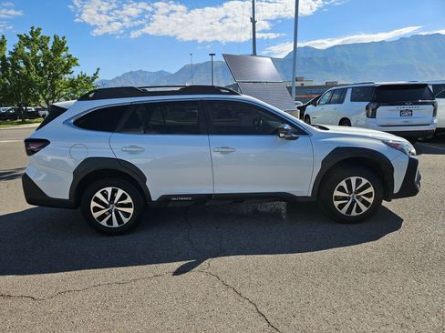 Used 2023 Subaru Outback Premium AWD/4WD image 2