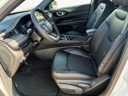 New 2026 Jeep Compass Latitude image 18