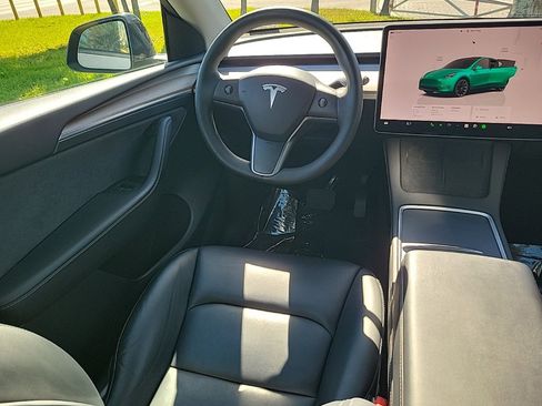 Used 2023 Tesla Model Y Long Range image 10