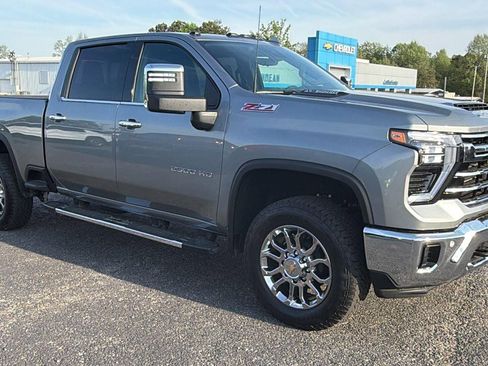 New 2026 Chevrolet Silverado 2500 LTZ w/ LTZ Premium Package AWD/4WD image 3
