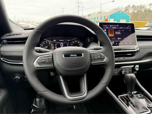 Used 2026 Jeep Compass Latitude image 15