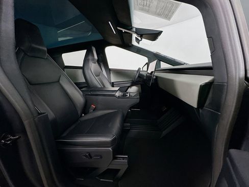 Used 2024 Tesla Cybertruck AWD Crew Cab image 30