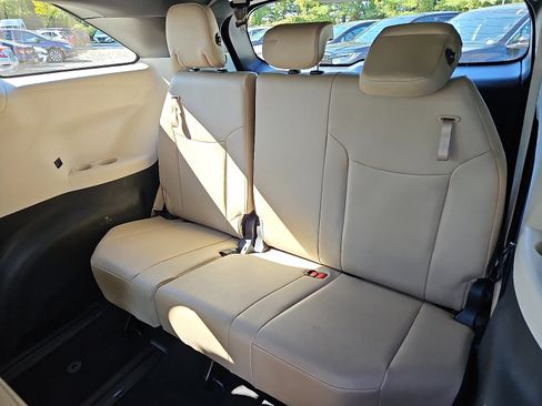 Used 2023 Toyota Sienna XLE image 12