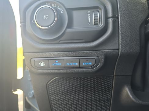 Used 2025 Jeep Wrangler Unlimited Sahara AWD/4WD image 27