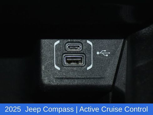 Used 2025 Jeep Compass Trailhawk AWD/4WD image 21