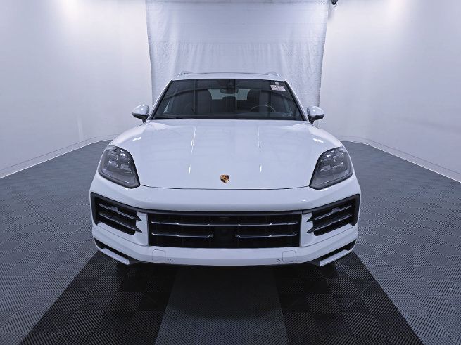 Used 2024 Porsche Cayenne S AWD/4WD image 2