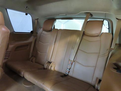 Used 2016 Cadillac Escalade Platinum AWD/4WD image 31