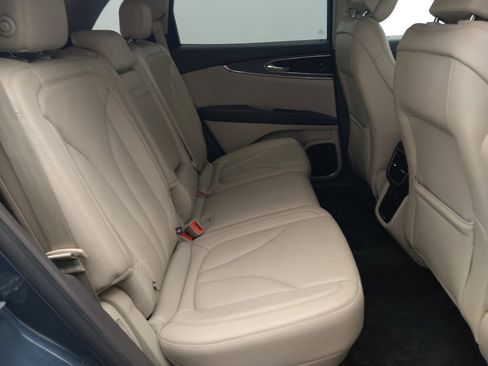 Used 2016 Lincoln MKX Reserve w/ Technology Package FWD image 19