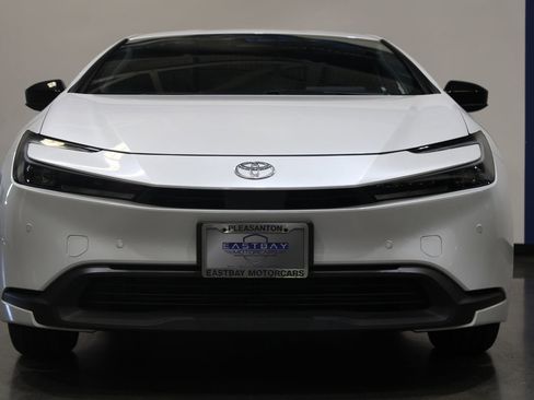 Used 2024 Toyota Prius LE FWD image 7