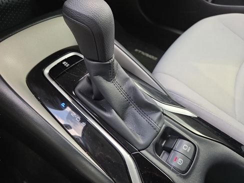 Used 2022 Toyota Corolla LE FWD image 21