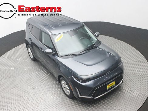 Used 2023 Kia Soul LX w/ LX Technology Package FWD image 3