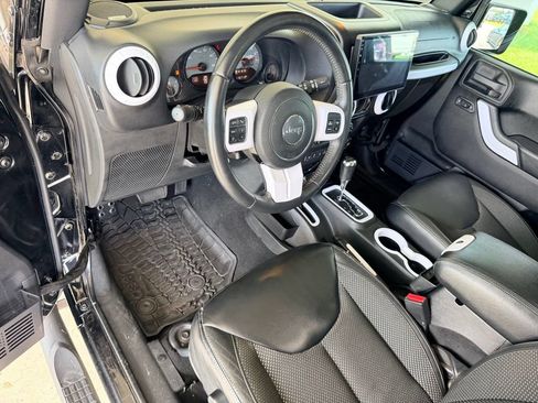 Used 2016 Jeep Wrangler Unlimited Sahara AWD/4WD image 12