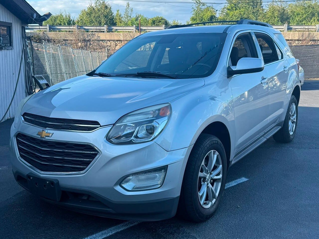 Used 2017 Chevrolet Equinox LT w/ Convenience Package AWD/4WD image 1