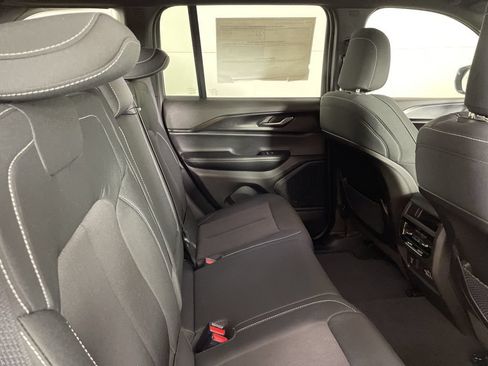 New 2025 Jeep Grand Cherokee Laredo X w/ Luxury Tech Group I AWD/4WD image 16