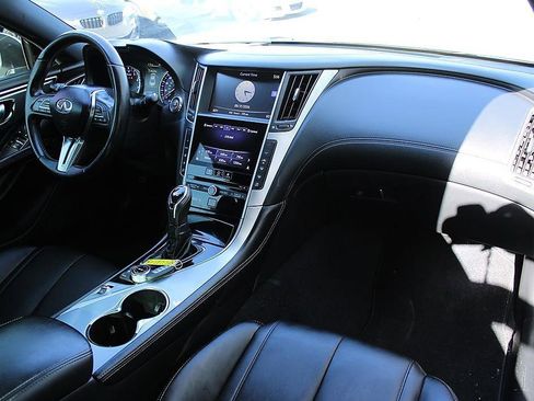 Used 2017 INFINITI Q60 2.0t RWD image 12