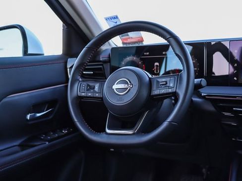 Used 2025 Nissan Kicks SR image 17