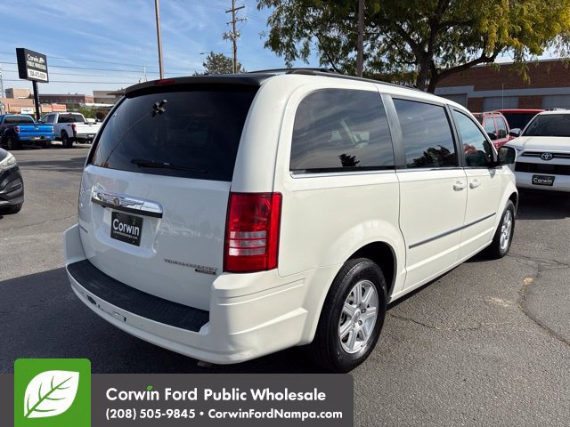 Used 2010 Chrysler Town & Country Touring FWD image 5