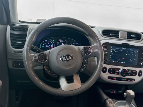 Used 2016 Kia Soul EV + image 18