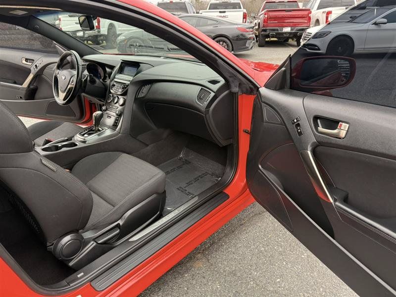 Used 2015 Hyundai Genesis 3.8 RWD image 12