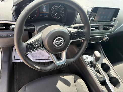 Used 2022 Nissan Altima 2.5 S FWD image 11