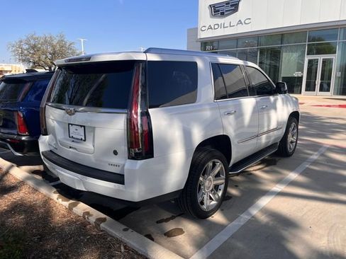 Used 2016 Cadillac Escalade Luxury image 2