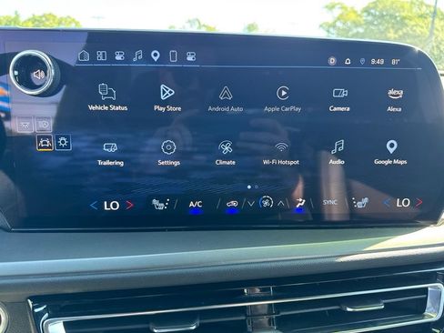 Used 2025 Chevrolet Traverse LT AWD/4WD image 34