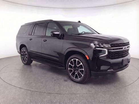 Used 2022 Chevrolet Suburban RST w/ Luxury Package image 2