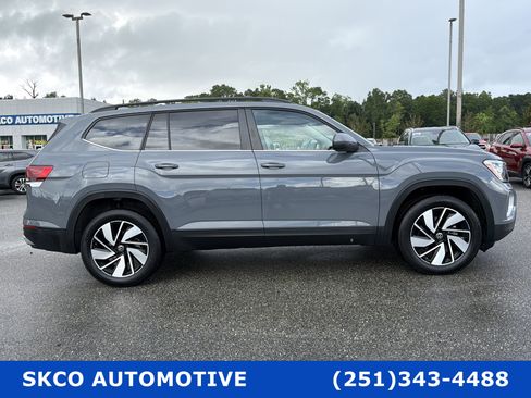 Used 2025 Volkswagen Atlas SE AWD/4WD image 7