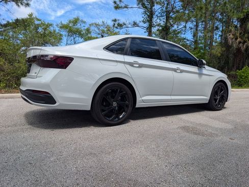 Used 2025 Volkswagen Jetta SE image 9