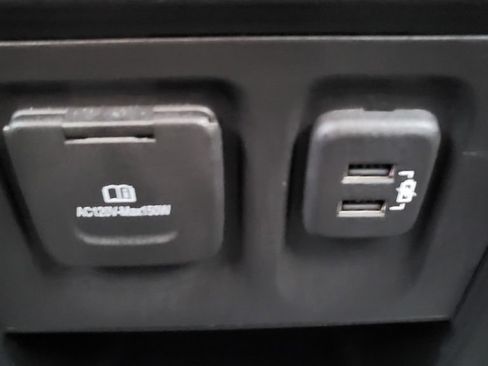 Used 2020 Chevrolet Traverse Premier w/ LPO, Floor Liner Package FWD image 32