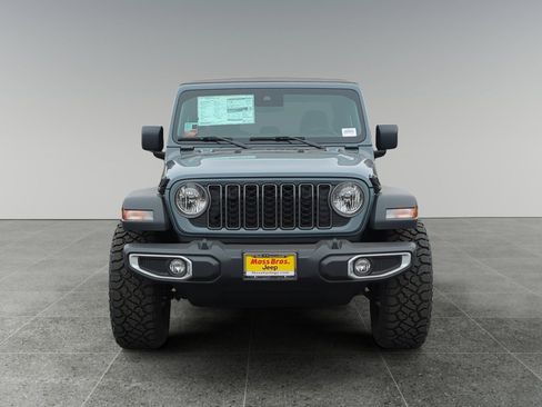 Used 2025 Jeep Gladiator Sport image 8