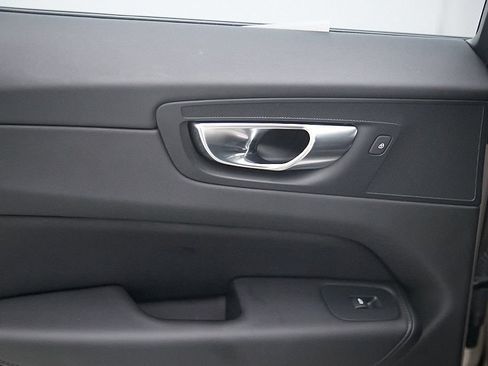 Certified 2025 Volvo XC60 T8 Plus w/ Protection Package Premier AWD/4WD image 19