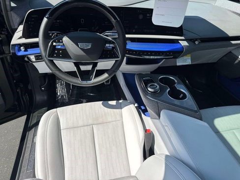 Certified 2025 Cadillac Optiq Sport 2 AWD/4WD image 2
