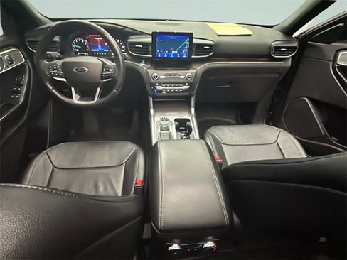 Used 2020 Ford Explorer Limited image 16