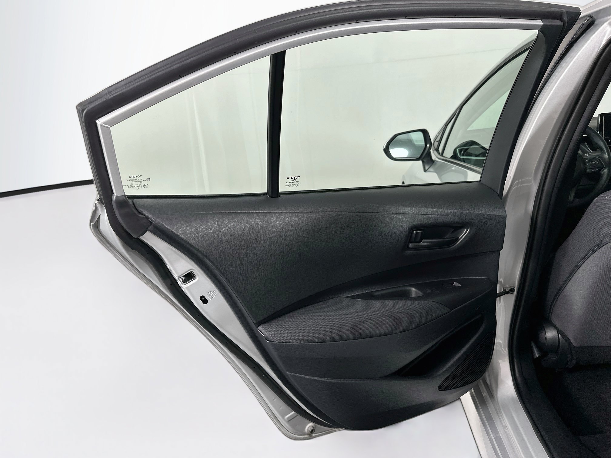 Used 2025 Toyota Corolla LE FWD image 25
