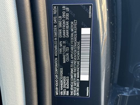 Certified 2025 Volvo XC60 T8 Plus w/ Protection Package Premier image 33