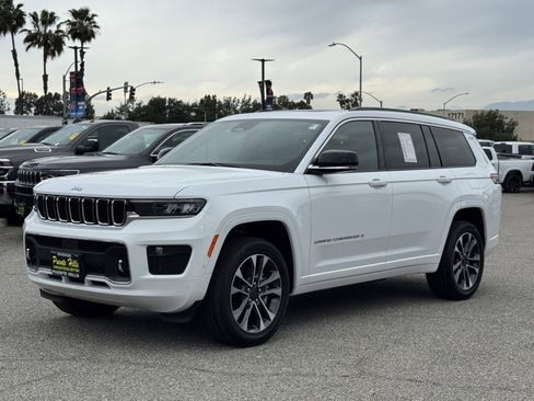 Certified 2025 Jeep Grand Cherokee L Overland w/ Luxury Tech Group IV image 4