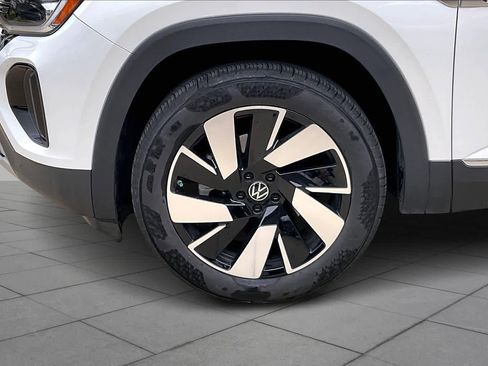 Used 2024 Volkswagen Atlas Cross Sport SEL image 11