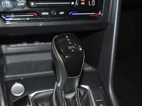 Used 2024 Volkswagen Tiguan SE image 17