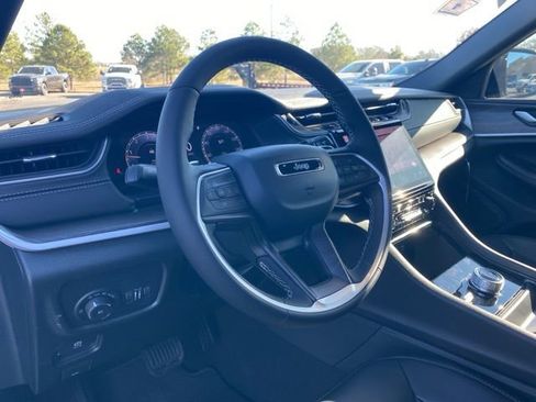 New 2025 Jeep Grand Cherokee Limited image 13