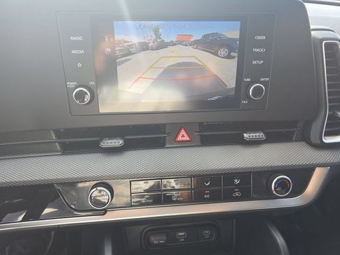 Used 2025 Kia Sportage LX FWD image 18